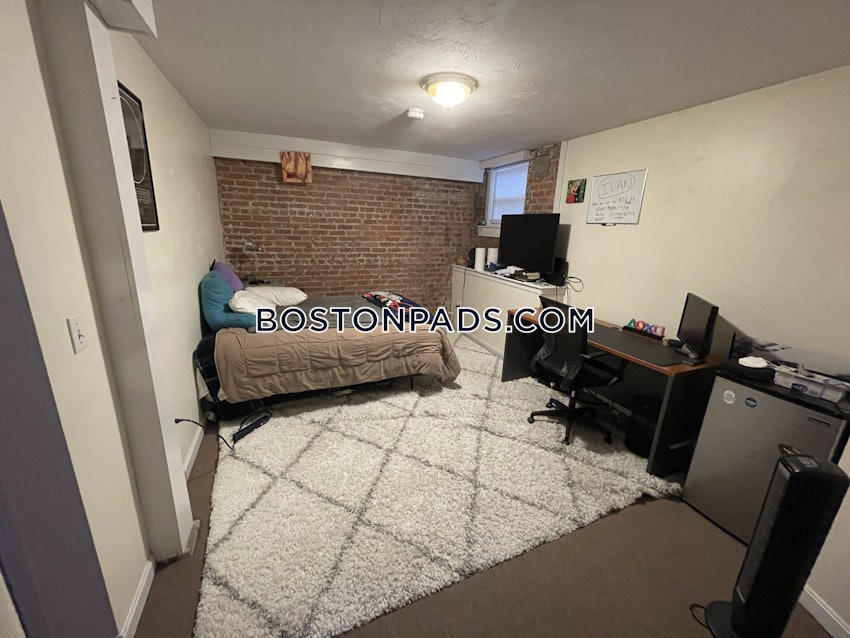 BROOKLINE- BOSTON UNIVERSITY - 6 Beds, 3 Baths - Image 26