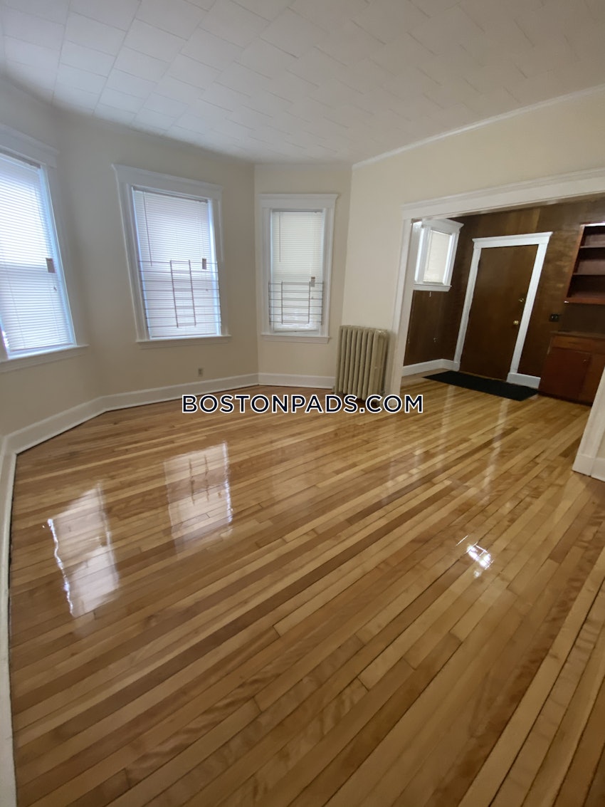 BOSTON - ALLSTON - 4 Beds, 2 Baths - Image 10