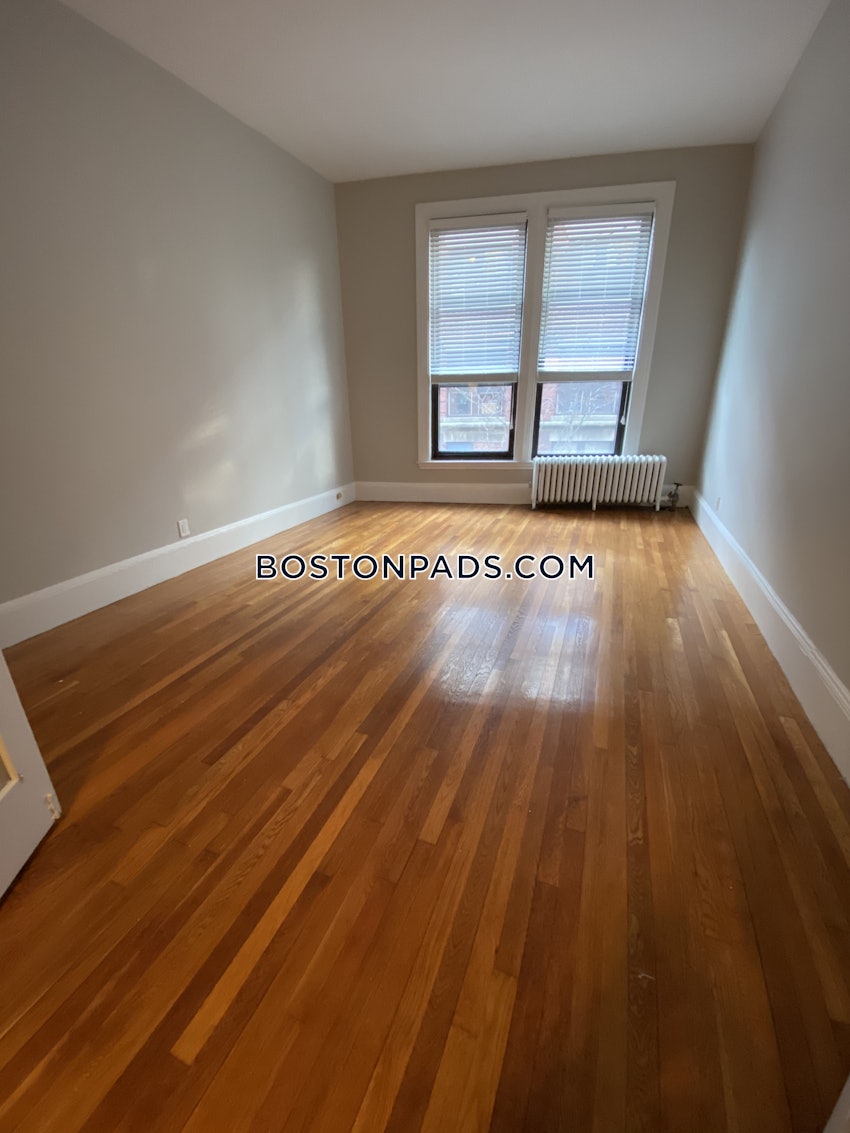 BROOKLINE- COOLIDGE CORNER - 1 Bed, 1 Bath - Image 9