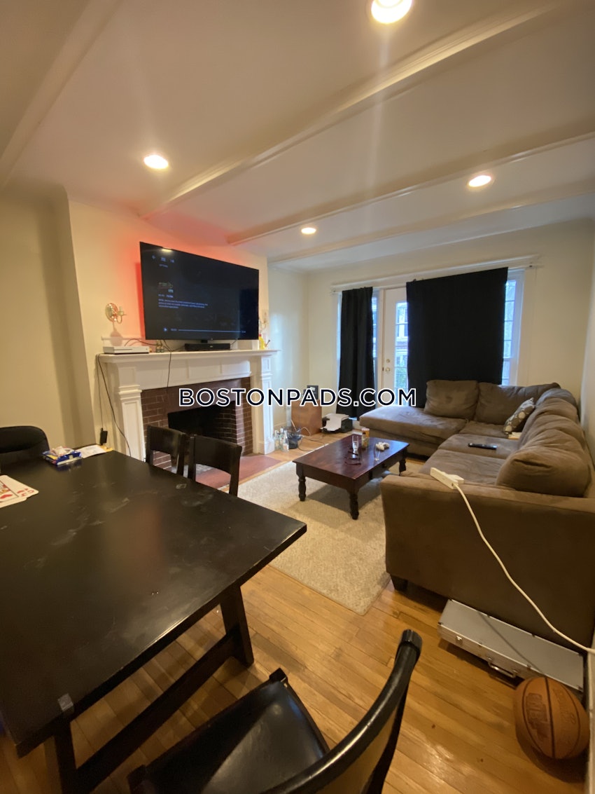 BROOKLINE- BOSTON UNIVERSITY - 6 Beds, 3 Baths - Image 2