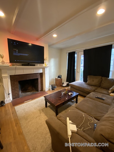 Brookline 6 Beds 3 Baths  Boston University - $10,000