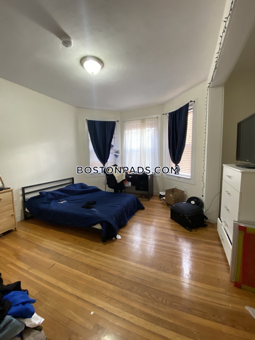 BROOKLINE- BOSTON UNIVERSITY - 6 Beds, 3 Baths - Image 20