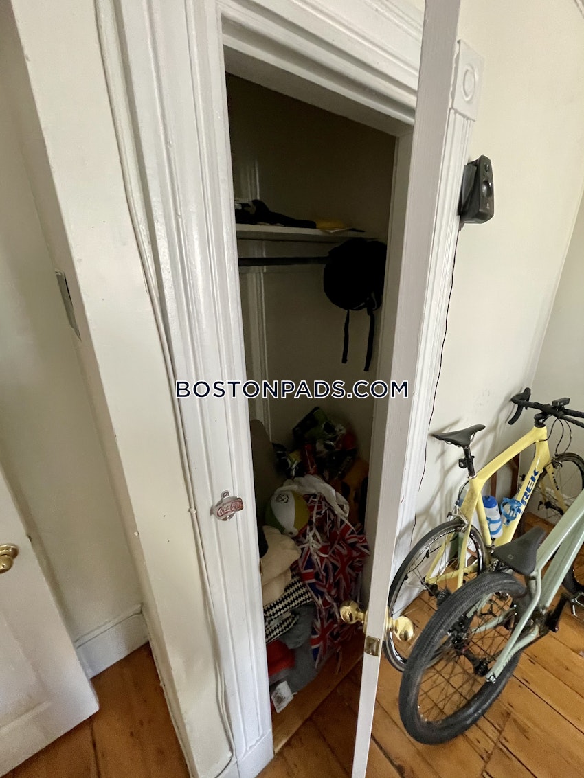 BOSTON - MISSION HILL - 3 Beds, 1 Bath - Image 9