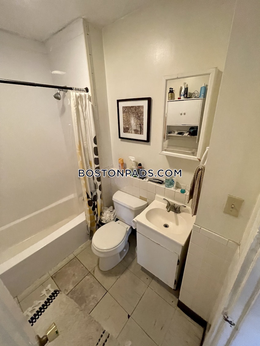 BOSTON - MISSION HILL - 3 Beds, 1 Bath - Image 17