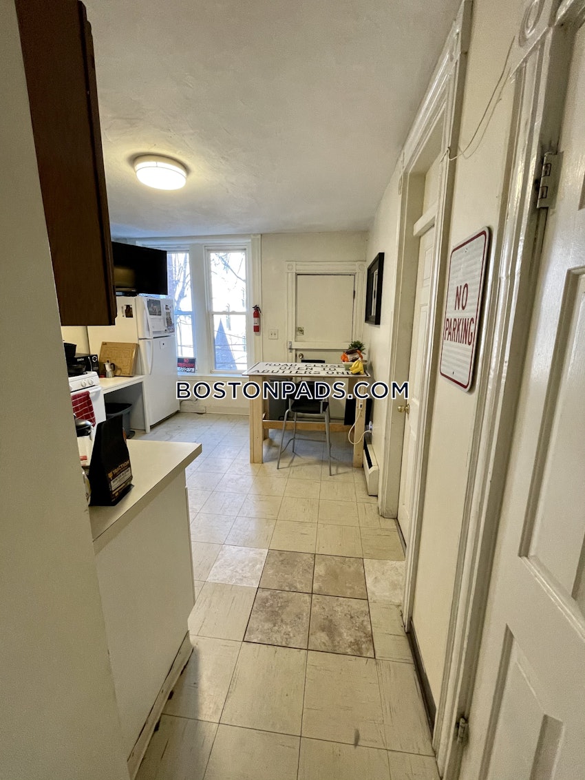 BOSTON - MISSION HILL - 3 Beds, 1 Bath - Image 14