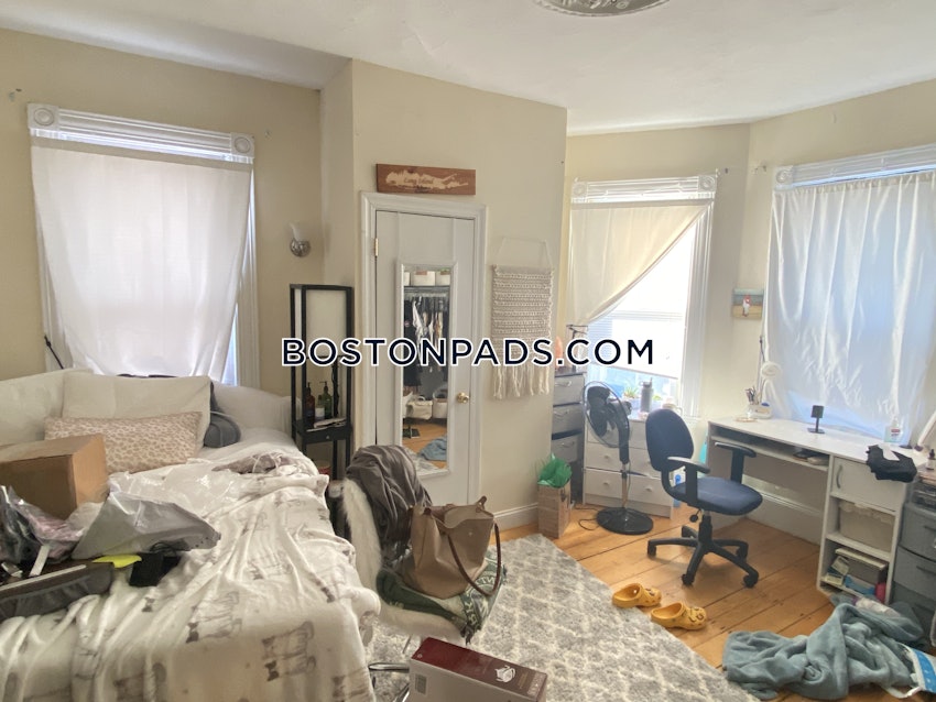 BOSTON - MISSION HILL - 5 Beds, 1 Bath - Image 9