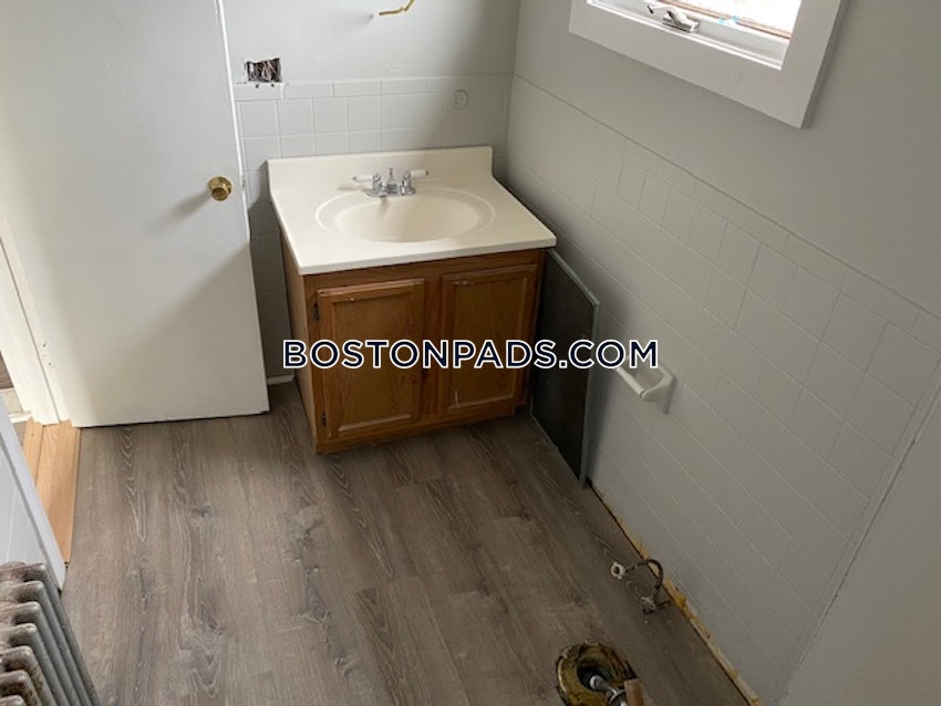 PLYMOUTH - 3 Beds, 1 Bath - Image 6