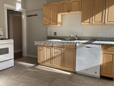 Boston - 4 Beds, 2 Baths