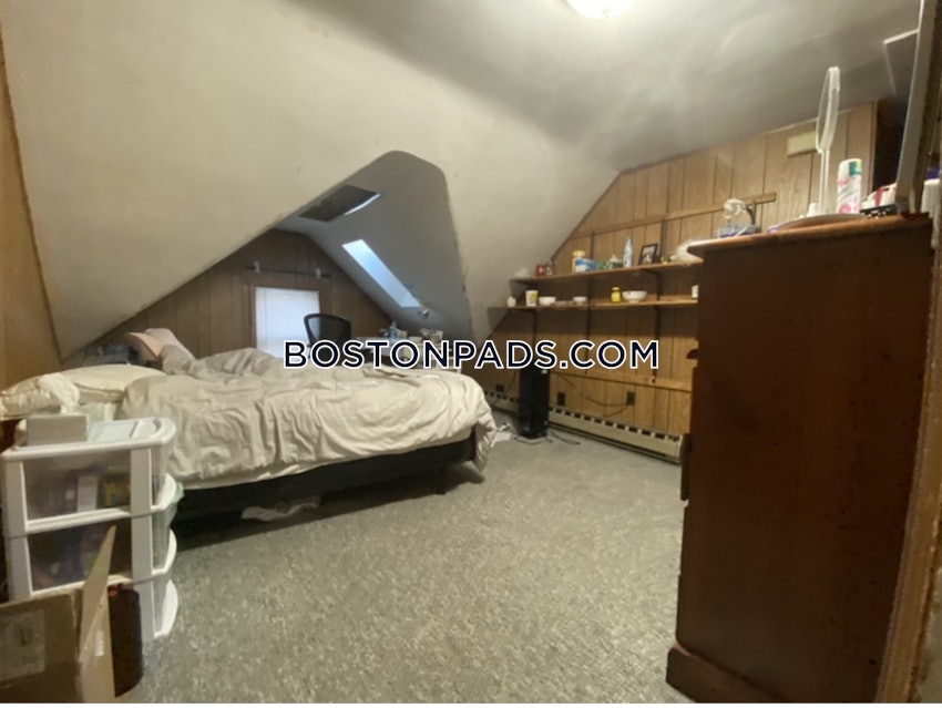 MEDFORD - TUFTS - 5 Beds, 2 Baths - Image 4