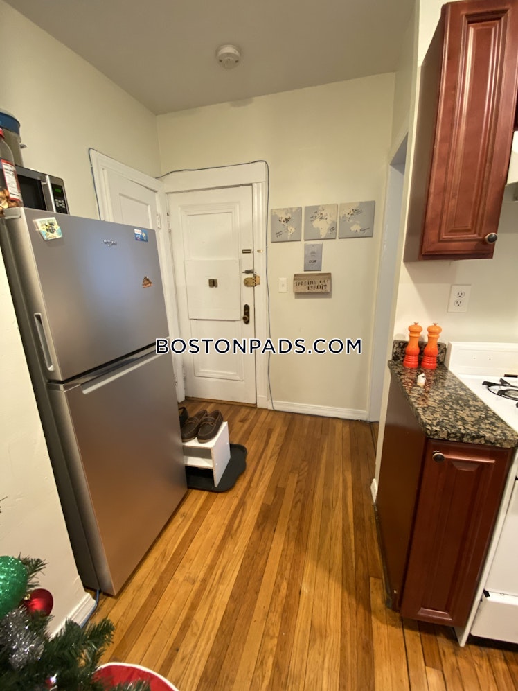 Queensberry St., Boston