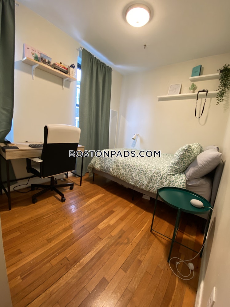 Queensberry St., Boston