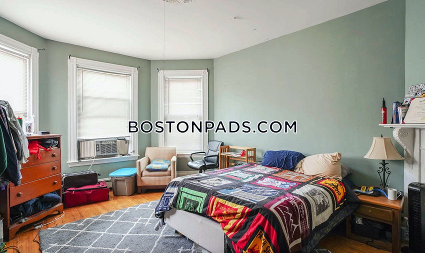 BOSTON - MISSION HILL - 4 Beds, 1 Bath - Image 14