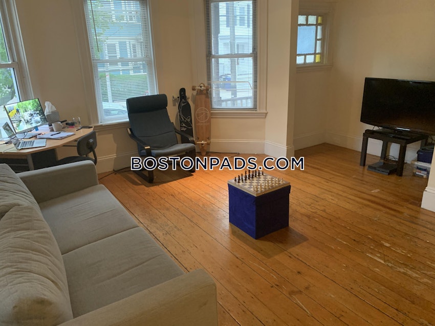 BOSTON - MISSION HILL - 3 Beds, 1 Bath - Image 1