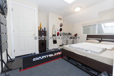 Boston - 5 Beds, 3 Baths