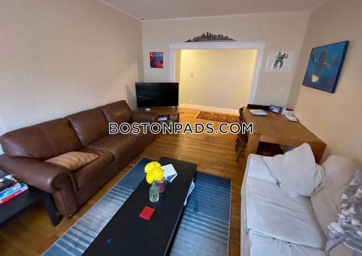 brookline-apartment-for-rent-4-bedrooms-2-baths-boston-university-6000-8016638 