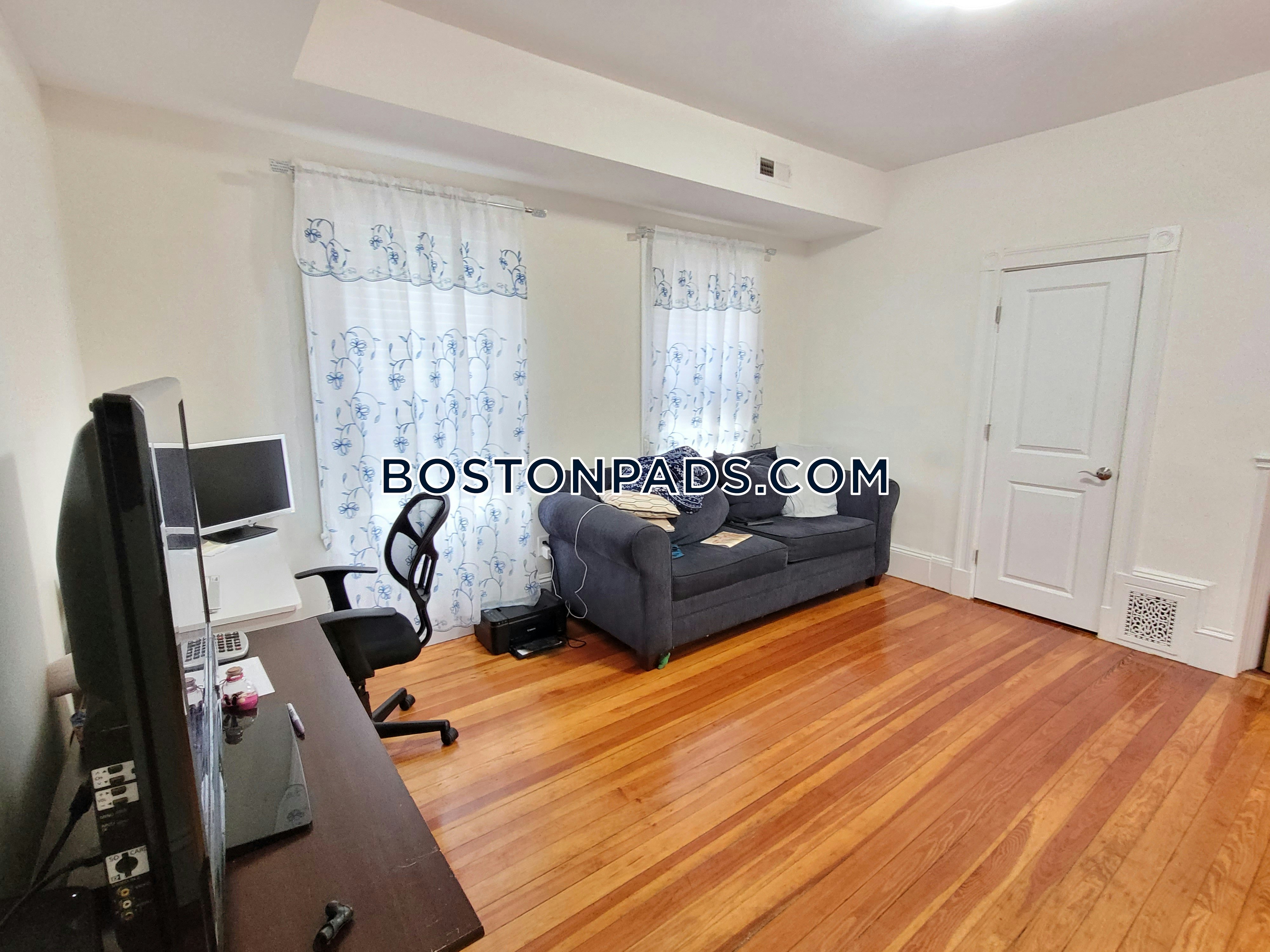 Malden 3 Beds 1 Bath 2,595
