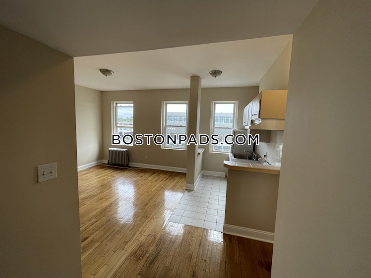 Commonwealth Ave., Boston