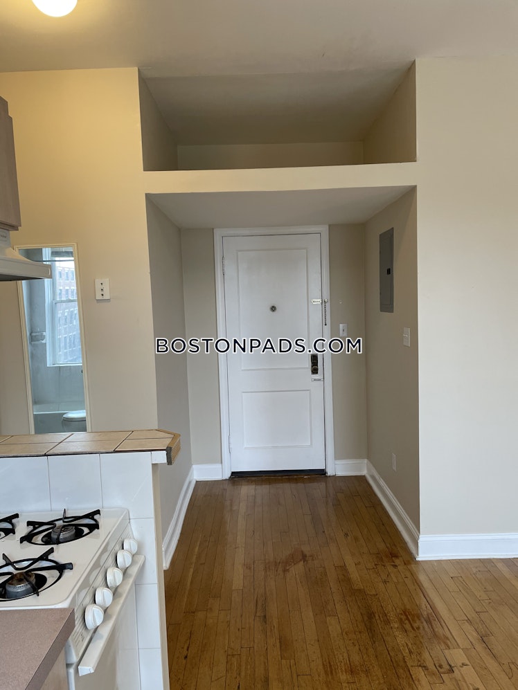 Commonwealth Ave., Boston