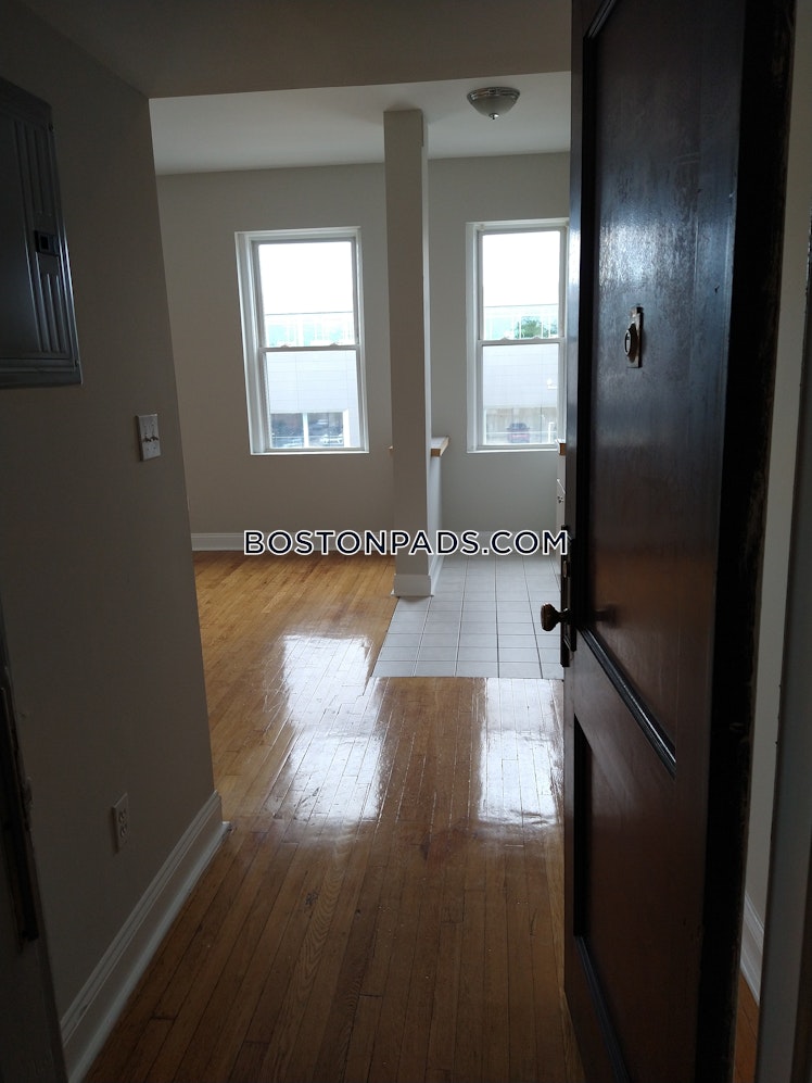 Commonwealth Ave., Boston