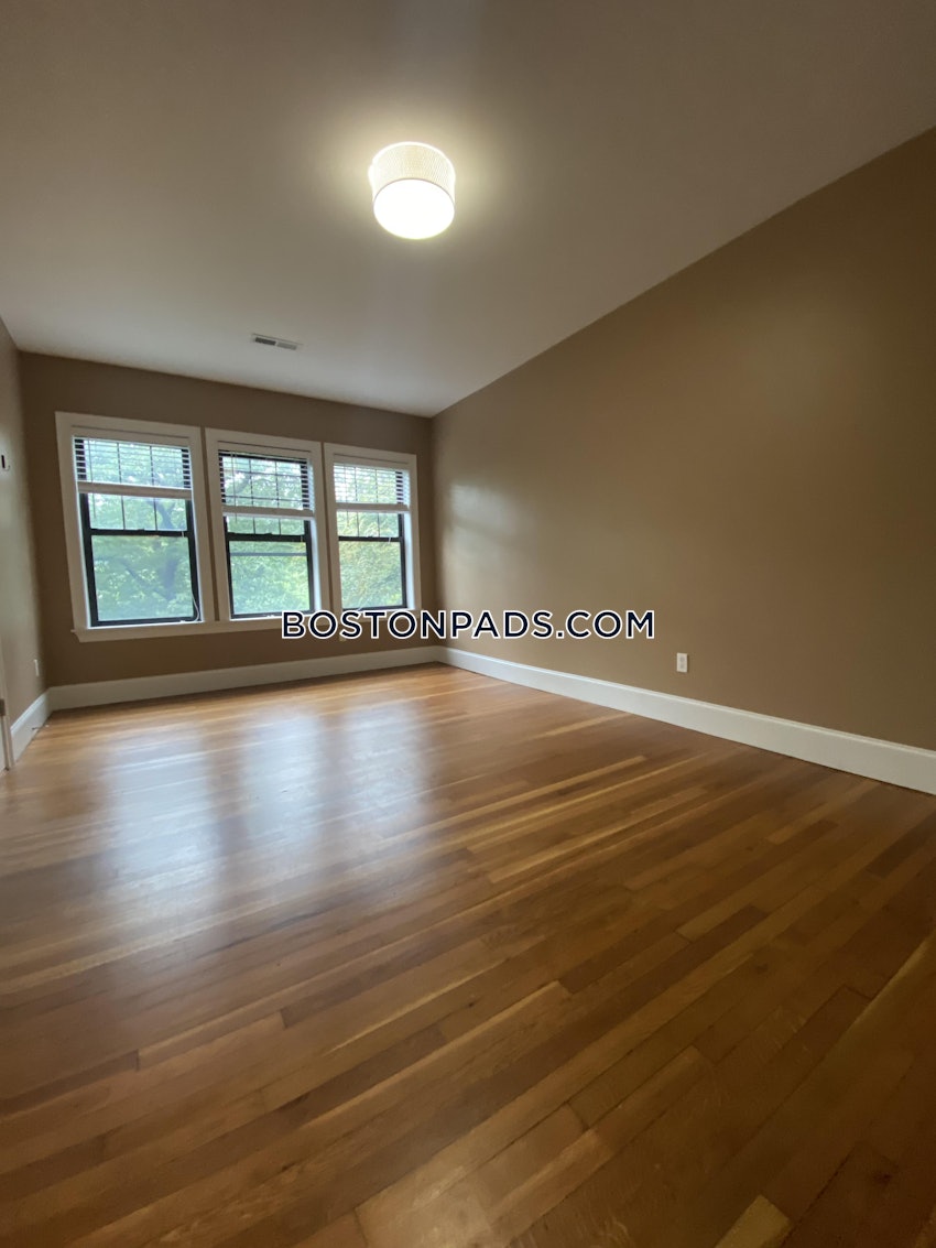 BROOKLINE- WASHINGTON SQUARE - 4 Beds, 2 Baths - Image 5