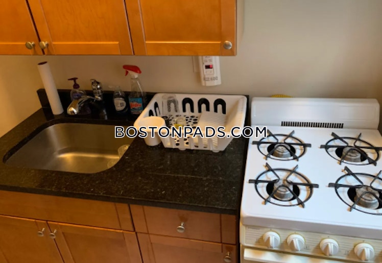 Commonwealth Ave., Boston