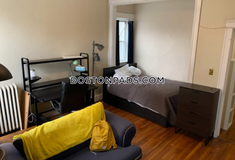 Commonwealth Ave., Boston