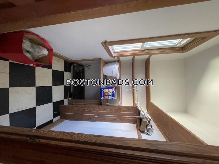 BOSTON - ROXBURY - 4 Beds, 1 Bath - Image 4