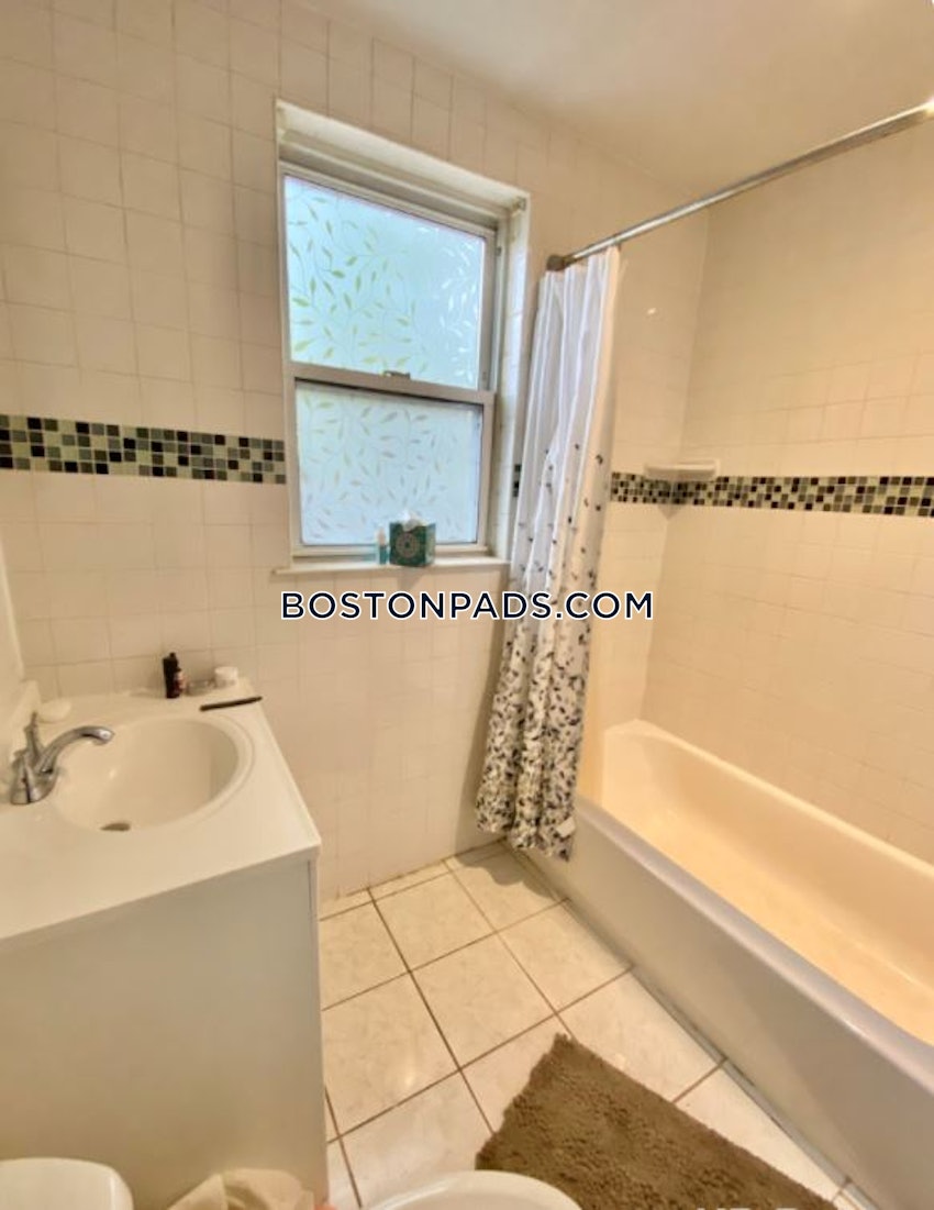 BROOKLINE- BOSTON UNIVERSITY - 6 Beds, 3 Baths - Image 13