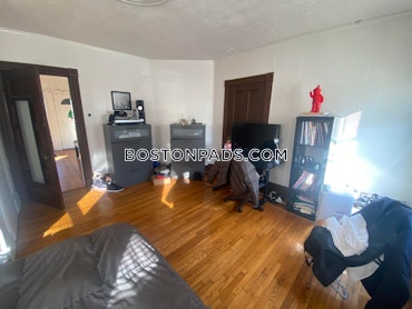 Boston - 4 Beds, 2 Baths