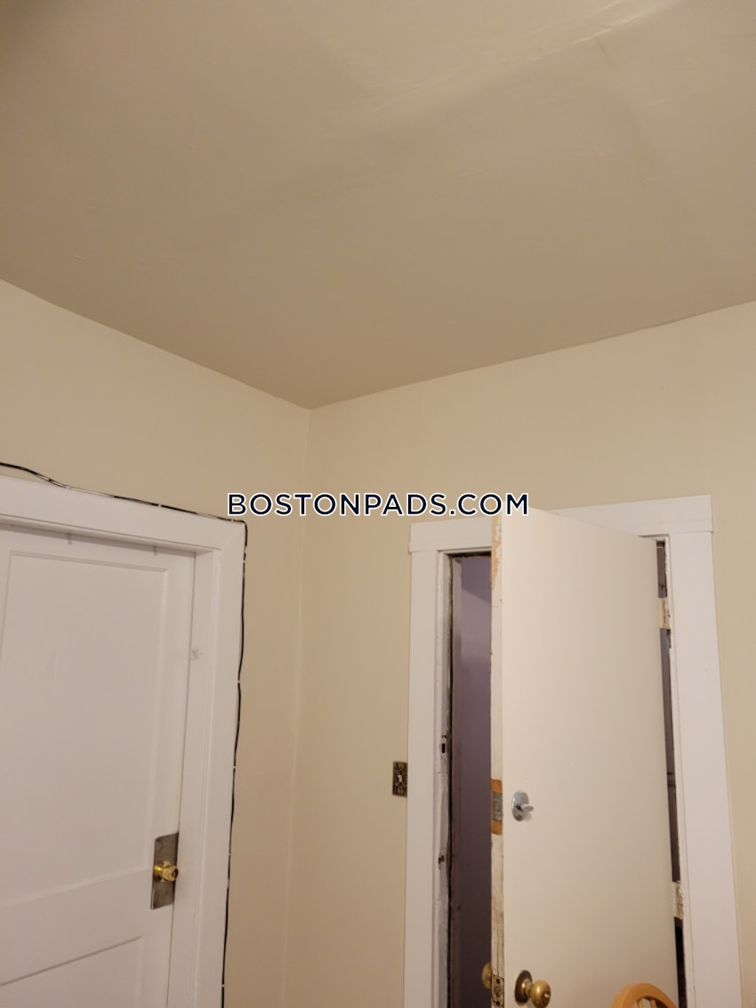 BOSTON - MISSION HILL - 3 Beds, 1 Bath - Image 19