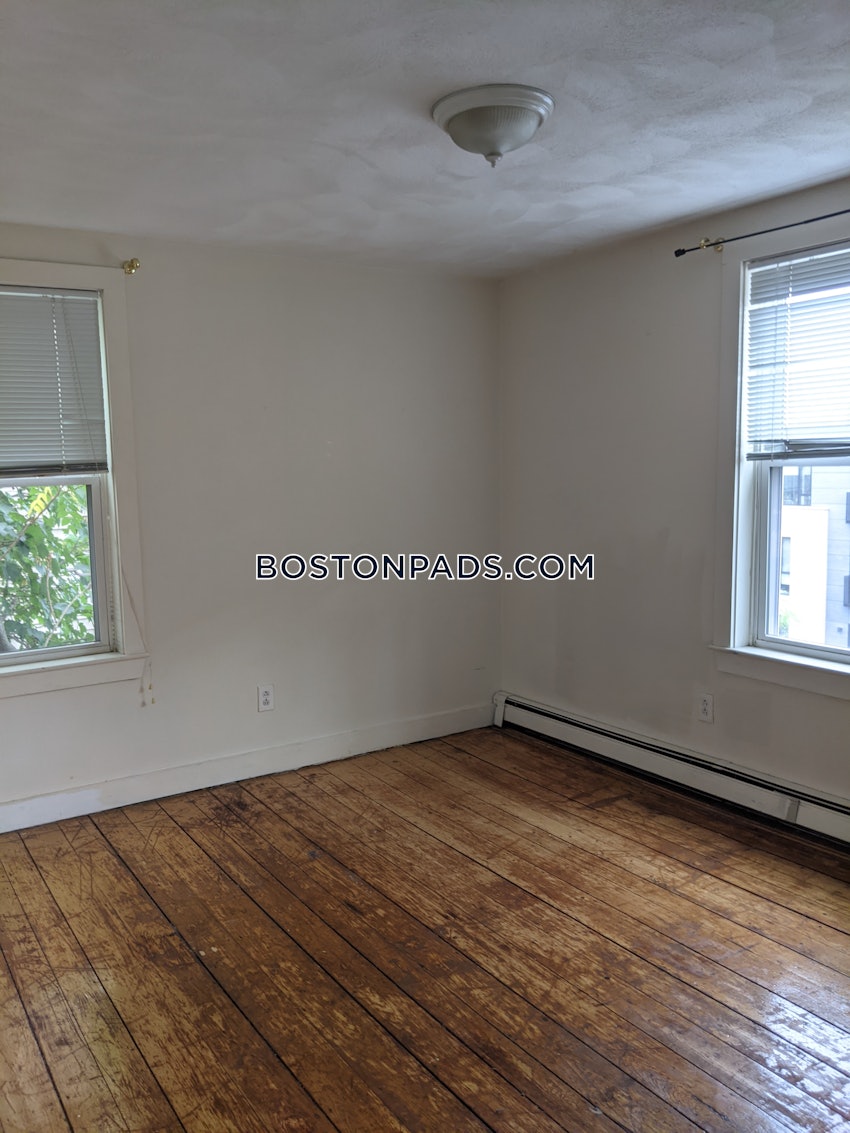 BOSTON - MISSION HILL - 3 Beds, 1 Bath - Image 8