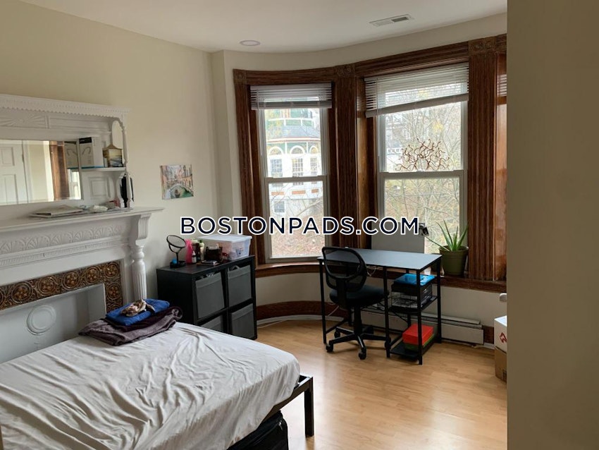 BOSTON - FORT HILL - 5 Beds, 2 Baths - Image 15