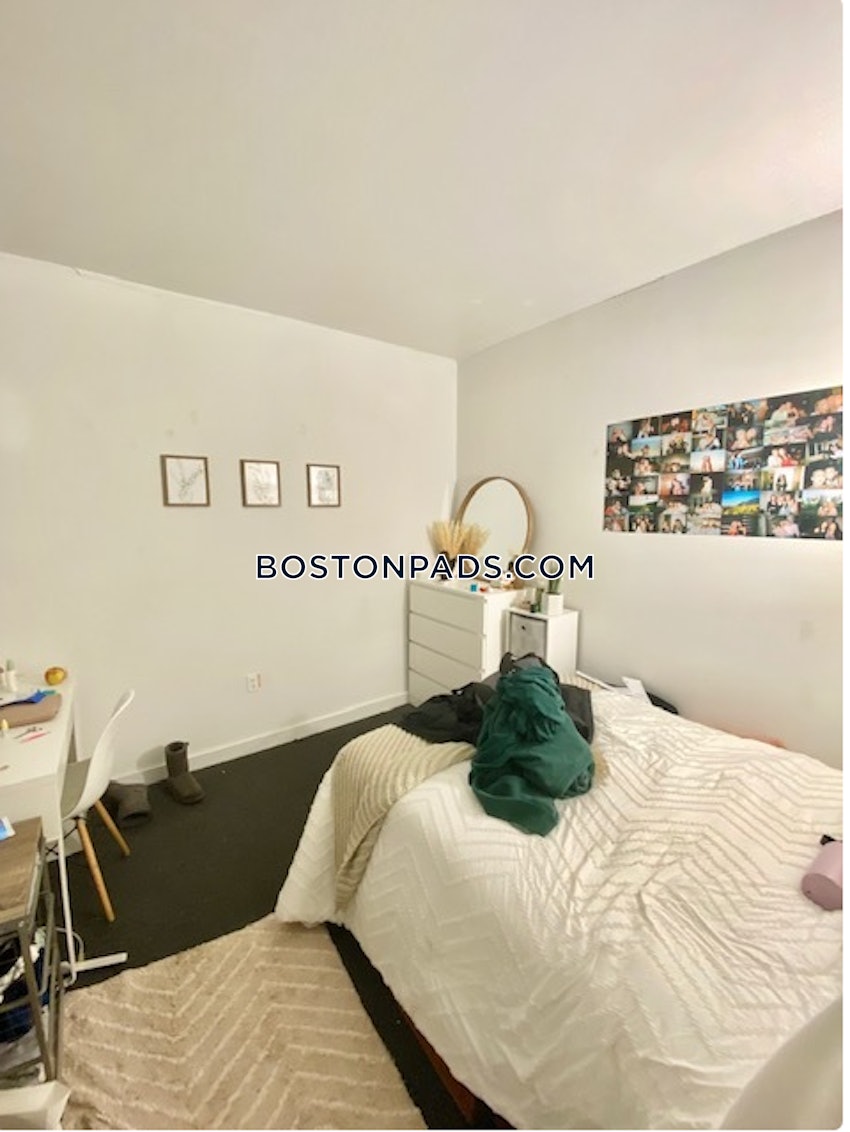 BOSTON - SOUTH END - 4 Beds, 1 Bath - Image 3