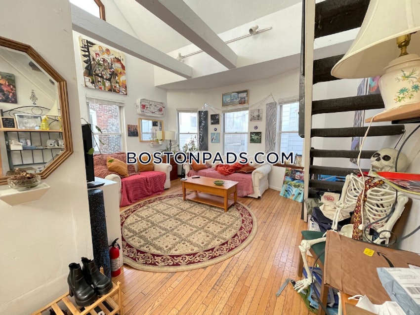 BOSTON - MISSION HILL - 5 Beds, 2 Baths - Image 2