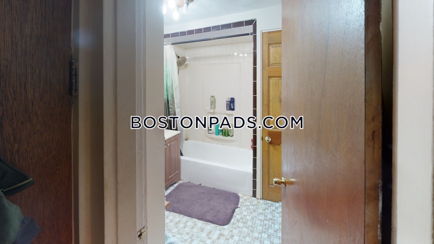 MEDFORD - TUFTS - 4 Beds, 1 Bath - Image 6