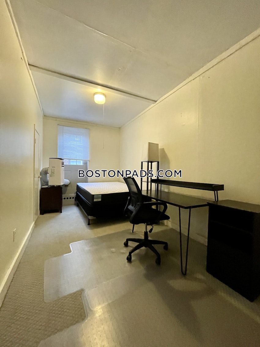 BROOKLINE- BOSTON UNIVERSITY - 4 Beds, 1 Bath - Image 20