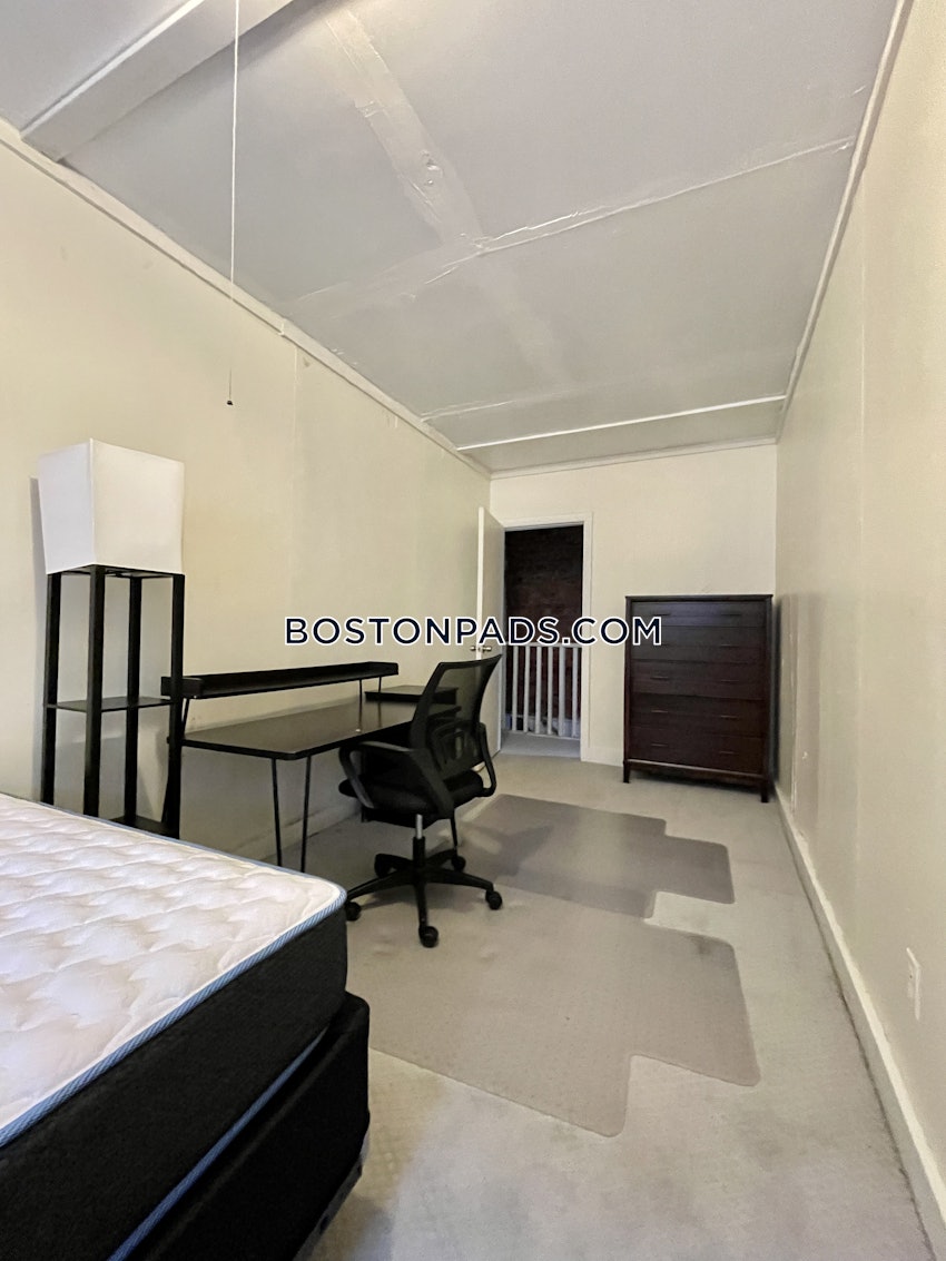 BROOKLINE- BOSTON UNIVERSITY - 4 Beds, 1 Bath - Image 45