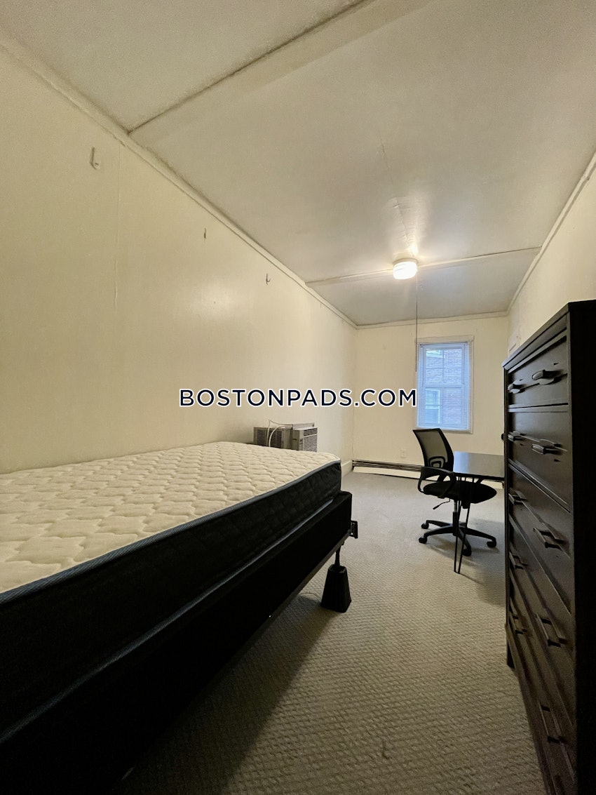 BROOKLINE- BOSTON UNIVERSITY - 4 Beds, 1 Bath - Image 19