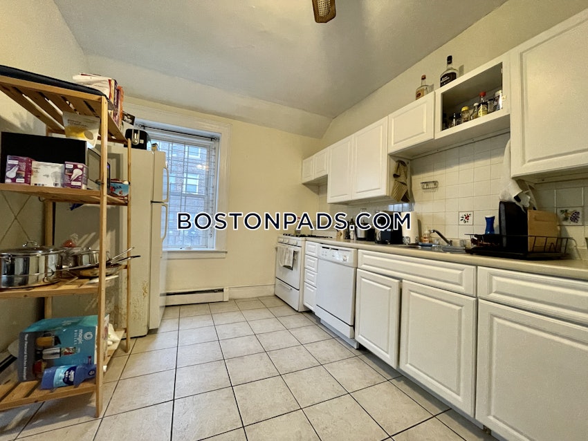 BROOKLINE- BOSTON UNIVERSITY - 3 Beds, 1 Bath - Image 5