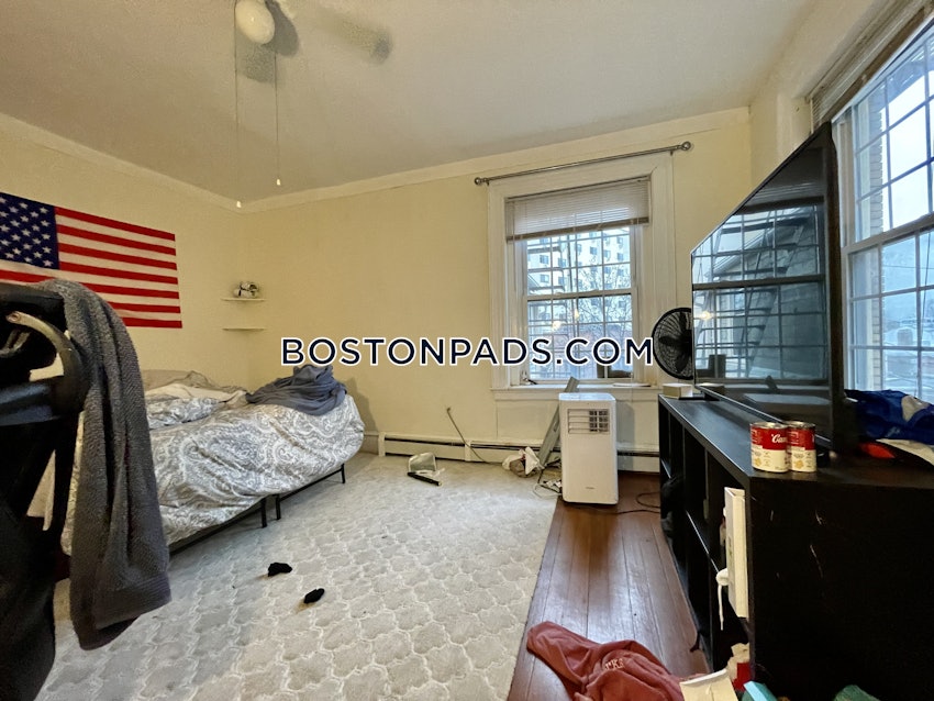 BROOKLINE- BOSTON UNIVERSITY - 3 Beds, 1 Bath - Image 2