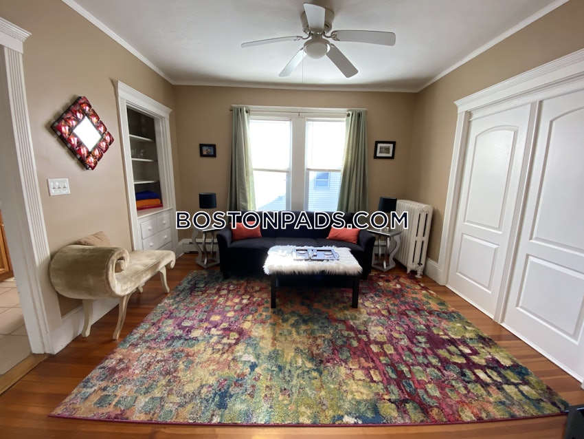 REVERE - 2 Beds, 1 Bath - Image 10