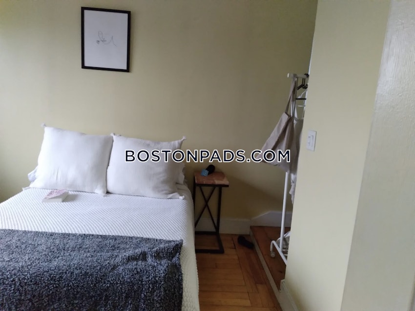 BOSTON - FORT HILL - 2 Beds, 1 Bath - Image 3