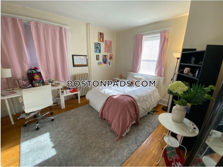 Egmont St., Brookline