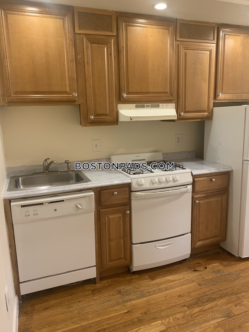 SOMERVILLE - PORTER SQUARE - 1 Bed, 1 Bath - Image 3