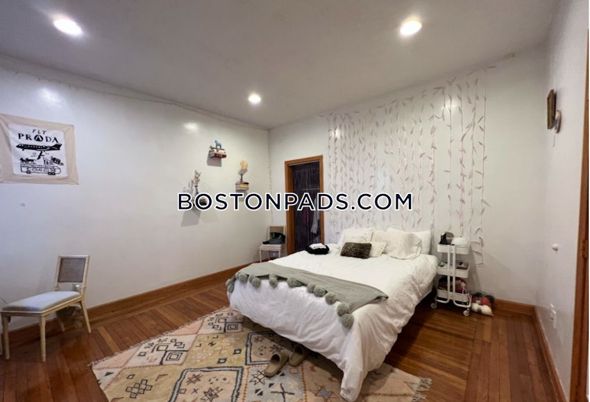 BROOKLINE- COOLIDGE CORNER - 5 Beds, 2 Baths - Image 4