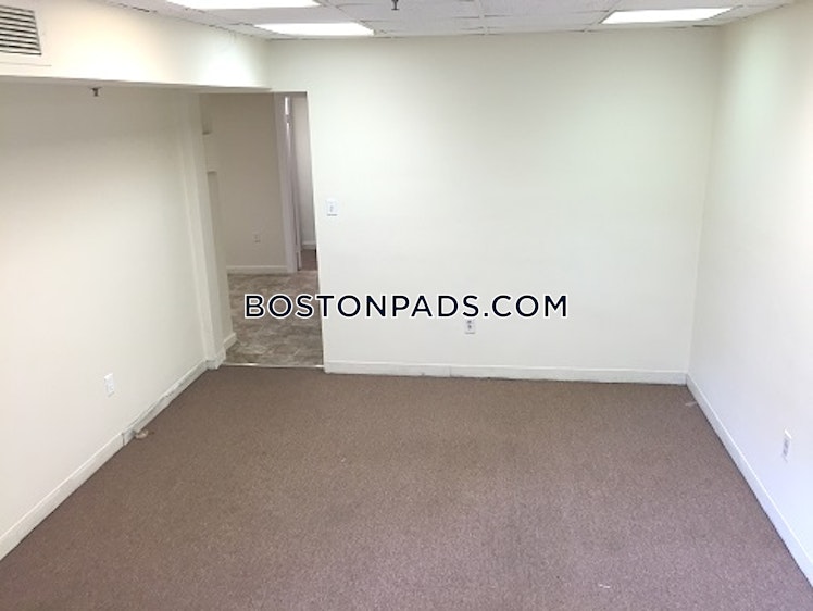 Commonwealth Ave., Boston