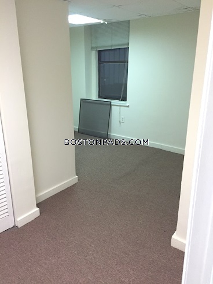 Commonwealth Ave., Boston