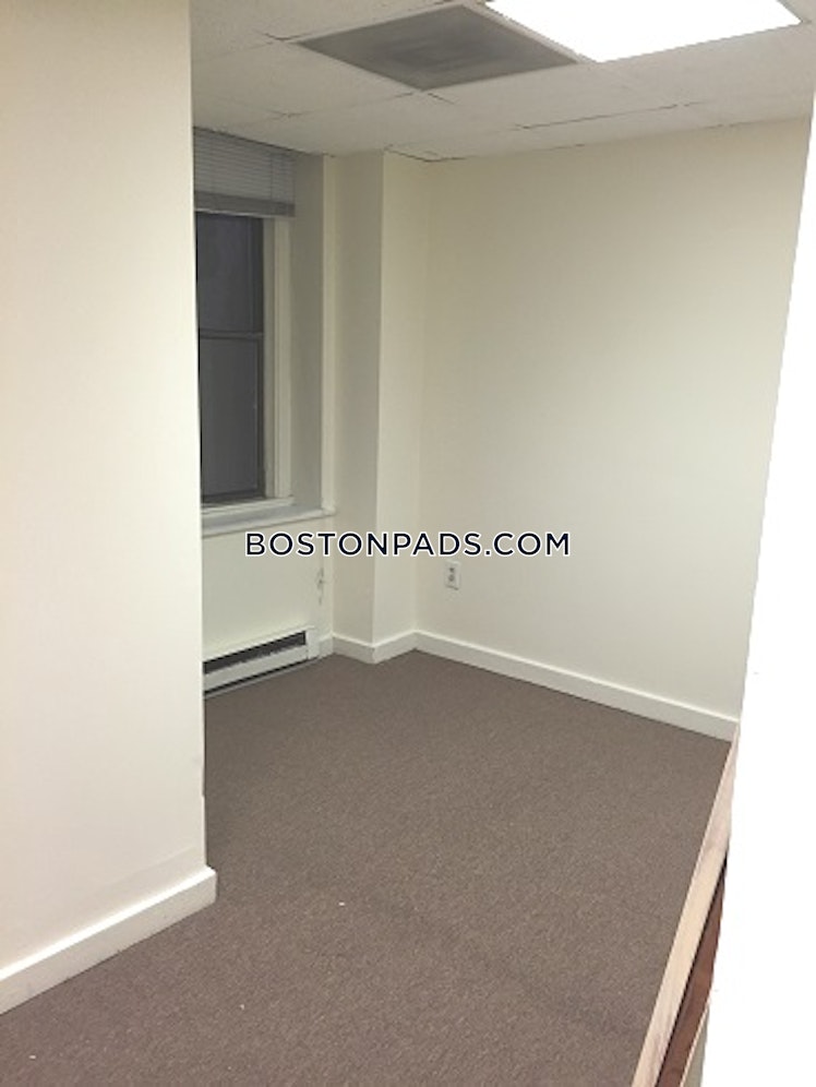 Commonwealth Ave., Boston