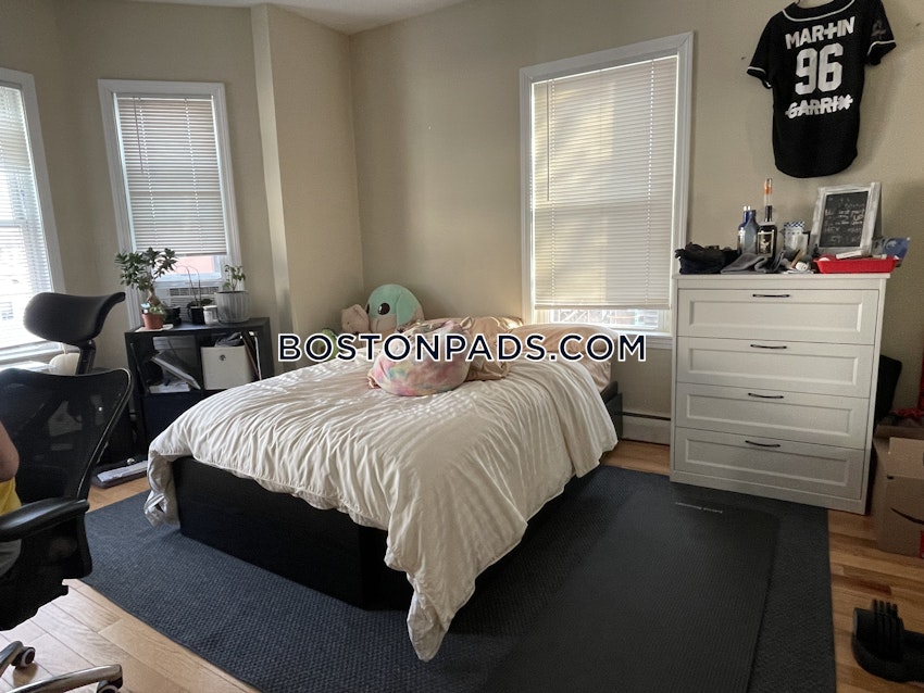 BOSTON - MISSION HILL - 4 Beds, 1 Bath - Image 3