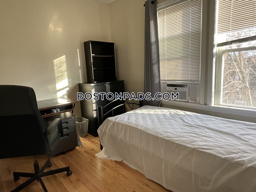 BOSTON - MISSION HILL - 4 Beds, 1 Bath - Image 2